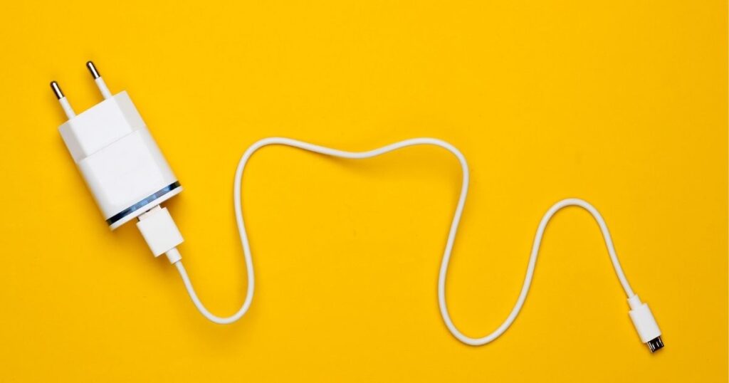 Smartphone in ricarica — come far durare la batteria al litio